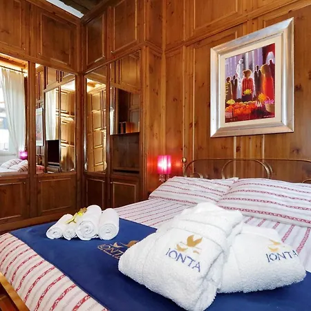 Pantheon Family Romantic Suite-3